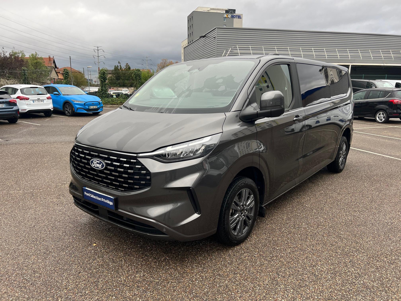 Ford Tourneo Custom 320 L2H1 2.0 EcoBlue 150 ch — photo 1