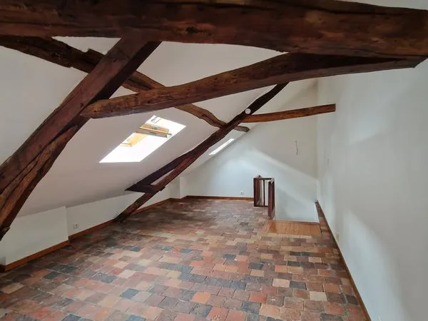 Maison à louer au coeur de ville d'Auxerre 3 pièces + cour extérieure