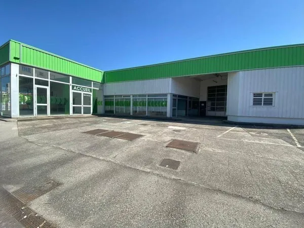 Local d'activité 820 m²