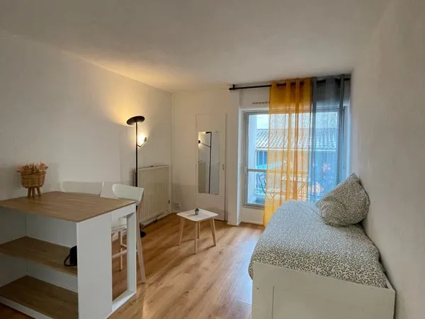Lumineux studio meublé neuf de 21m2