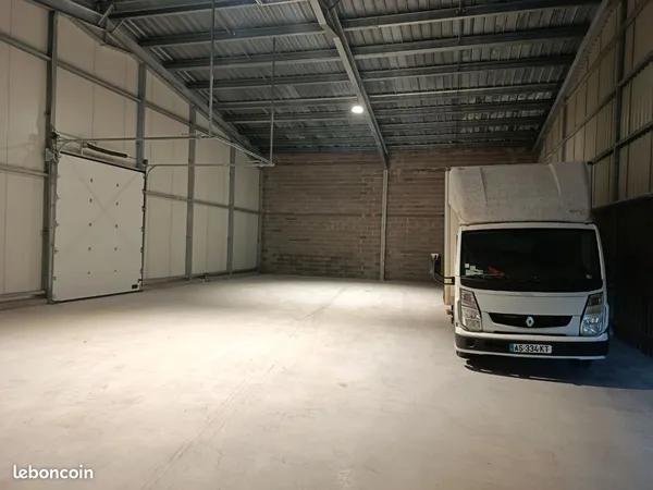 Loue dépôt 250m2