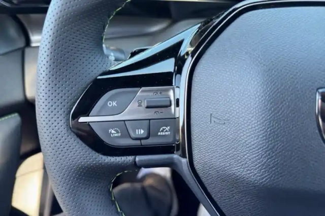 Peugeot 408 plug-in hybrid 225 ch e-dcs7 — photo 19