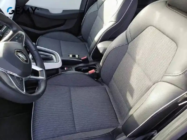 Renault Clio e-tech 140 - 21n — photo 9