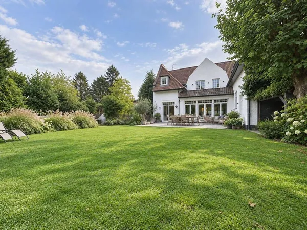 Maison 8 pièces 338 m²