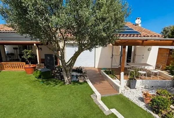 Maison avec Appartement indépendant à GIGEAN