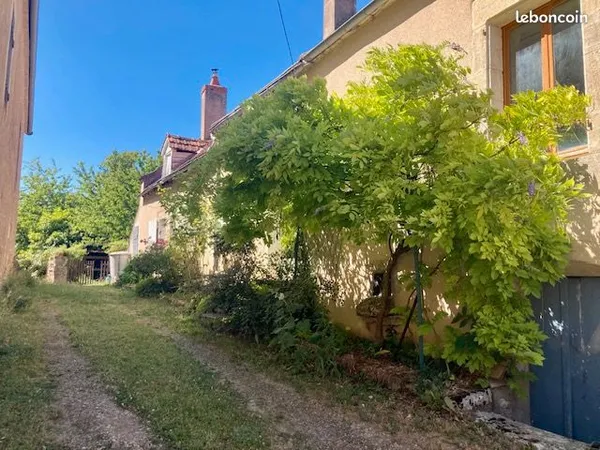 Longère aux portes du canal du Nivernais