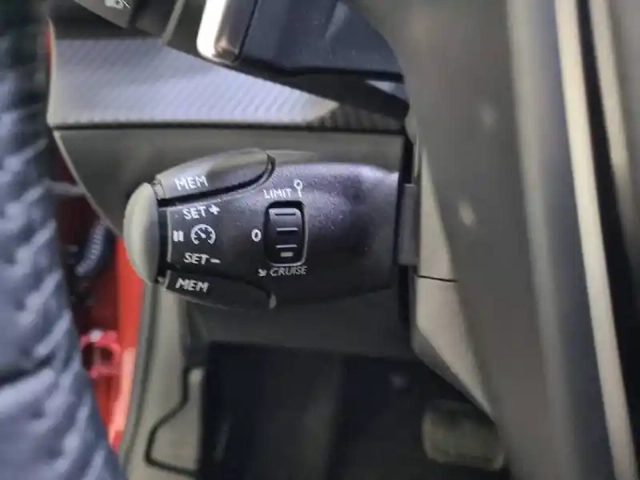 Peugeot 208 hybrid 110 e-dcs6 — photo 44