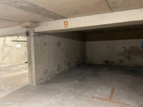 Stationnement en sous-sol - Centre ville