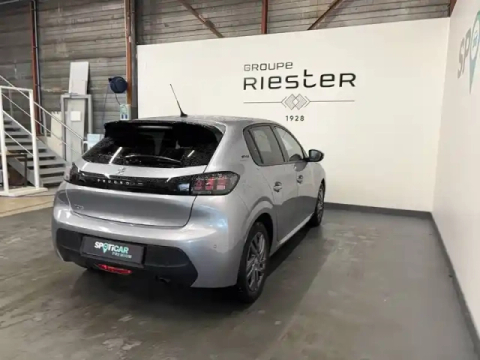 Peugeot 208 puretech 100 s&amp;s eat8