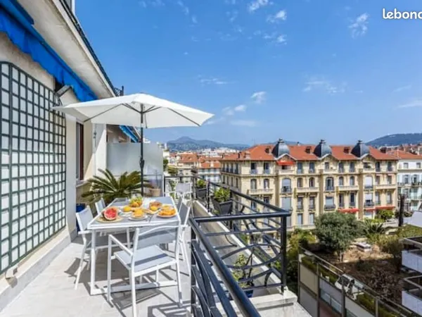 Studio joli avec terrasse vue mer