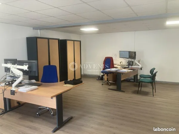 Bureau 130 m²