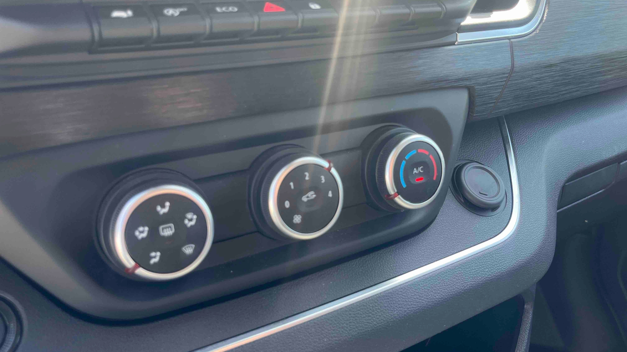 Renault Trafic Blue dCi 150 — photo 21
