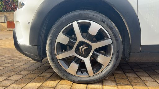 Citroen C4 Cactus 1.2 PureTech 110 - Shine – 2019 – 63776 km – Essence – Boîte Manuelle — photo 9