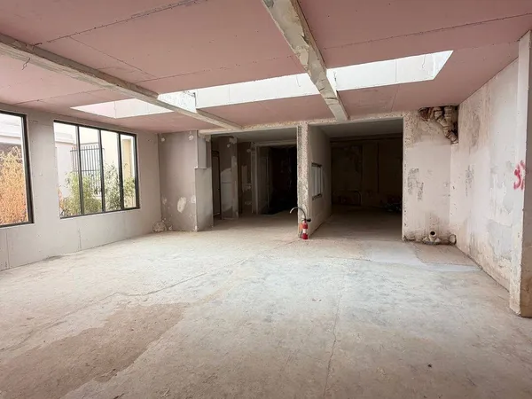 Boutique 300 m²