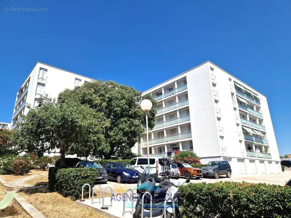 Type 2 avec beau balcon et cave