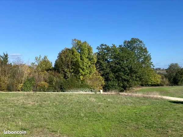 Terrain 1 560 m² Cuneges