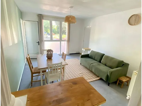 Appartement 4 pièces 10 m²