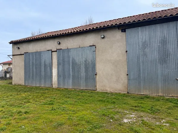 Location hangar