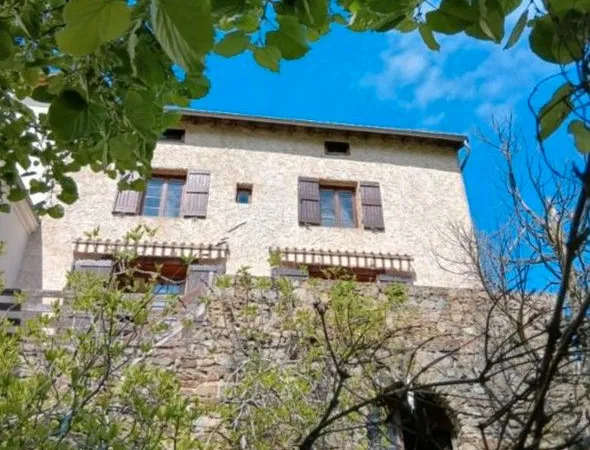 Maison à Cellieu - 100 m² - Terrain 1 800 m² - Hangar 50 m²