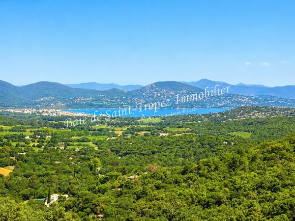 Villa avec vue mer et collines