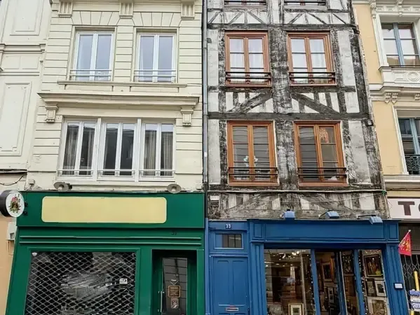 Rouen Hyper Centre Immeubles 10 F1 - 2 locaux commerciaux