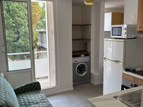 Studio meublé avec balcon résidence sécurisée