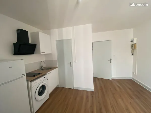 Studio vide neuf proche centre-ville