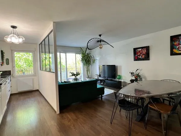 T3 traversant et lumineux de 68 m² - Balcon sans vis-à-vis - Garage fermé - DPE C