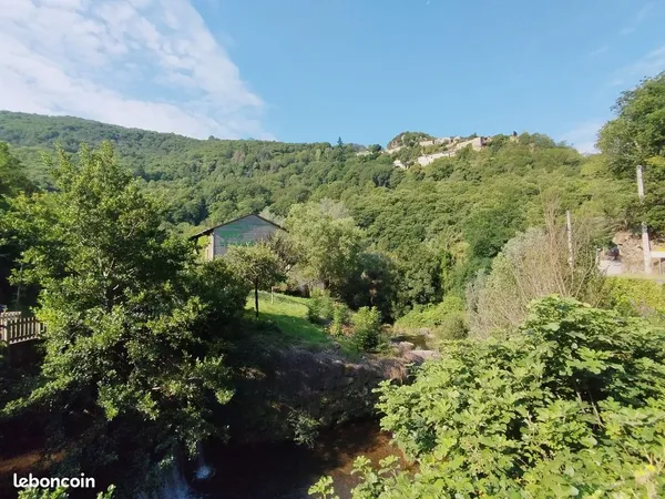 Ensemble immobilier en pierres