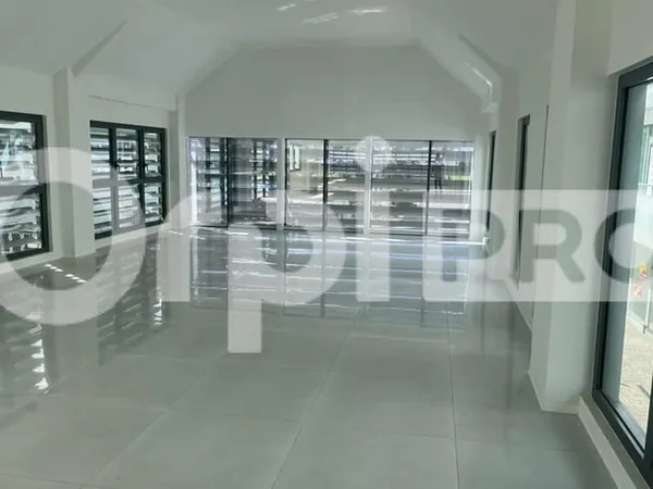 Bureau 286 m²