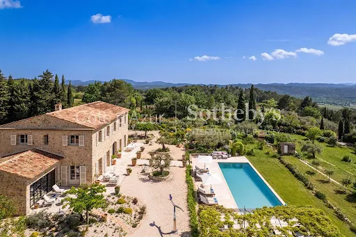 Villa 8 pièces 327 m²