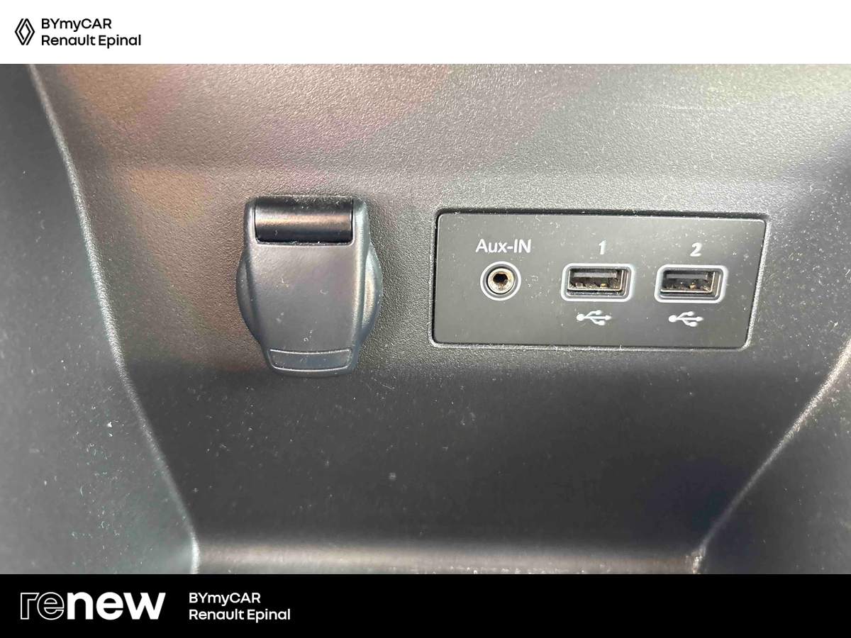 Renault Clio TCe 90 — photo 19