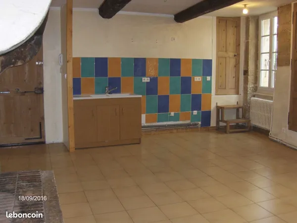 Duplex de caractère au centre d'un village médiéval