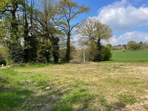 Terrain constructible Sérent 1042 m² campagne proche Trédion Plumelec