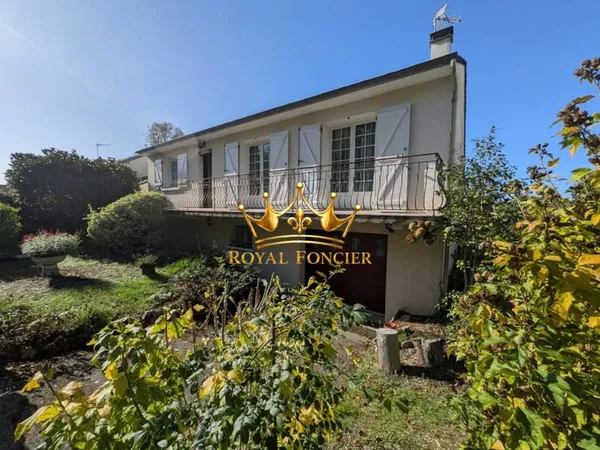 Vue sur le jardin, un beau balcon, un bel espace extérieur