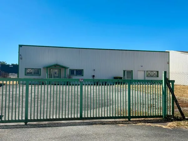 Bâtiment professionnel 245 m² - Zone industrielle du Sousson (Pavie/Auch)