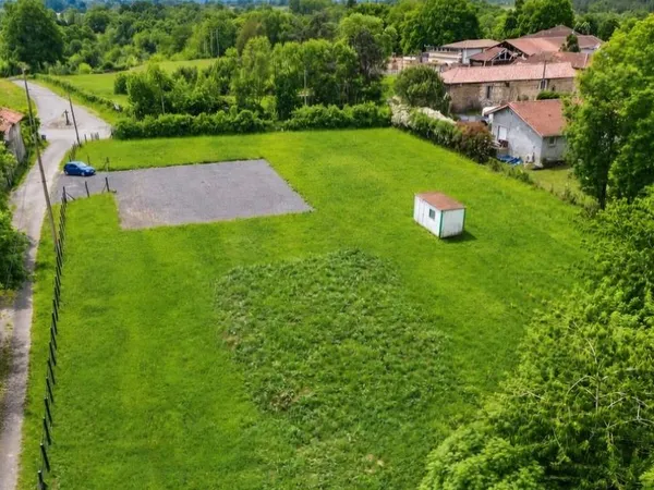 Terrain 4 237 m² - Permis accordé - Eau & électricité - Le Cuing