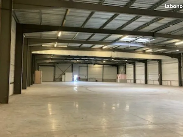 ENTREPOT - LOGISTIQUE 2000 m² LE HAILLAN