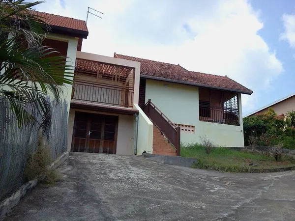 Maison de deux logements à O'Mullane / DIAMANT