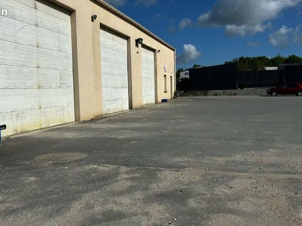 Local d’activité et entrepôt Location Breuil-Magné 2p 250m² 1700€