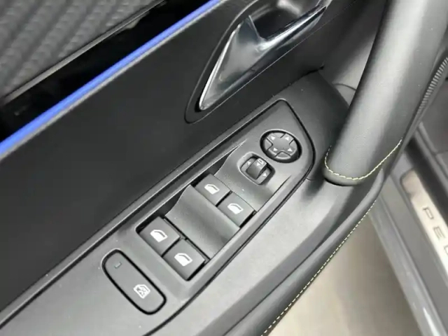 Peugeot 2008 hybrid 145 e-dcs6 — photo 42