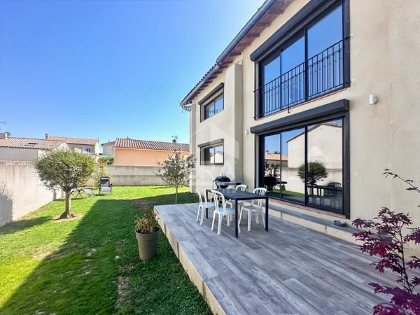 Maison 8 pièces 207 m²