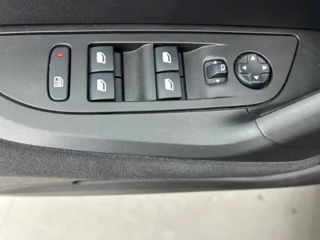 Peugeot 2008 electrique 136 ch — photo 15