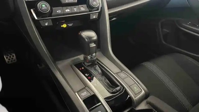 Honda Civic 1.0 i-vtec 129 — photo 14