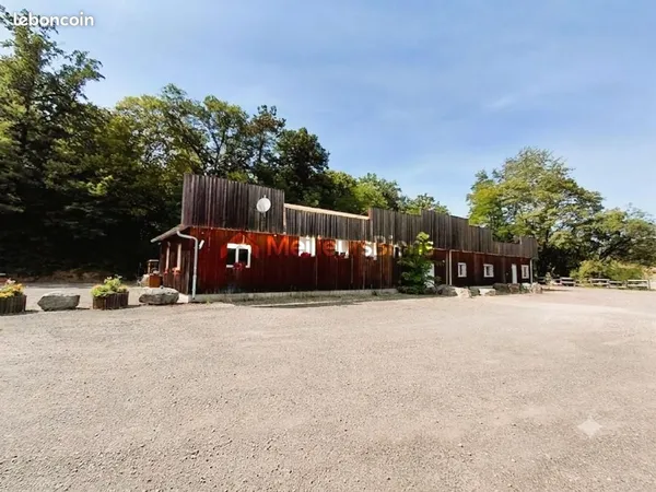 Maison 7 pièces 740 m²