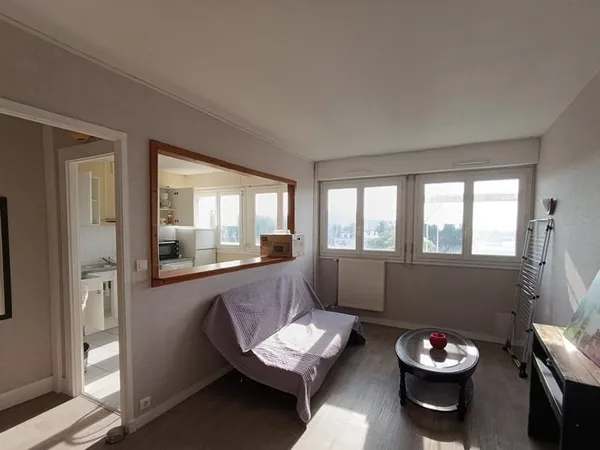 ORLEANS - CHAMBRE EN COLOCATION - LIBRE
