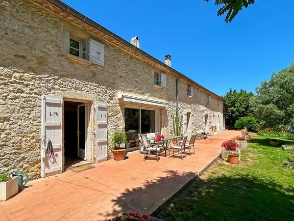 Maison 11 pièces 447 m²