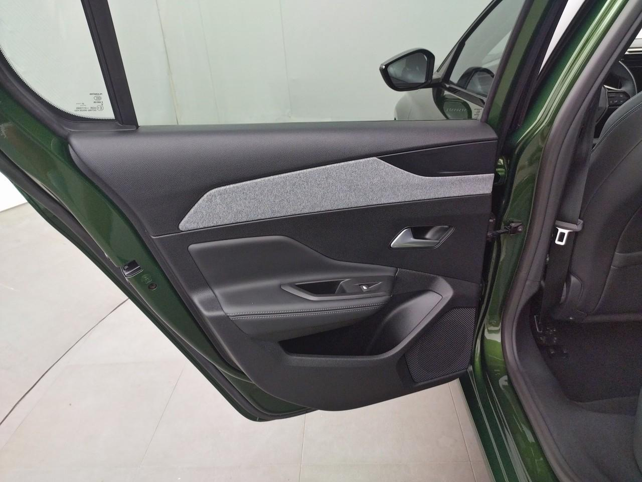 Peugeot 308 puretech 130ch s&s eat8 allure — photo 23