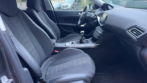 Peugeot 308 SW 1.2 PureTech 130 - Allure – 2019 – 57646 km – Essence – Boîte Manuelle — photo 8