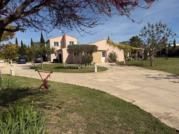 Villa Clarensac 5 chbres + P2 de 47m2 sur 2500m2 avec piscine